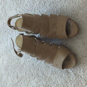 Naturalizer Taupe Heels